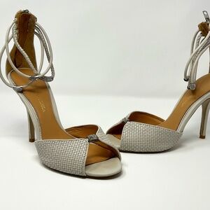 Badgley Mischka Kandice Whtlea MP2748 - Elegant White Satin Heels - Size 8.5